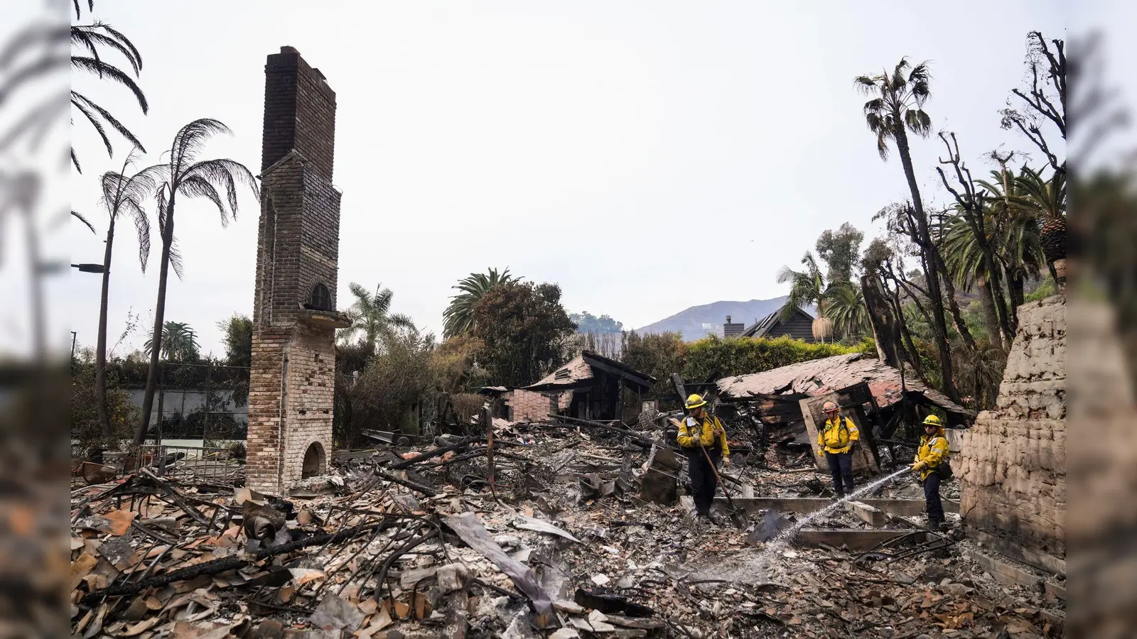 Mehrere Häuser in Malibu brannten ab.  (Foto: Jae C. Hong/AP/dpa)