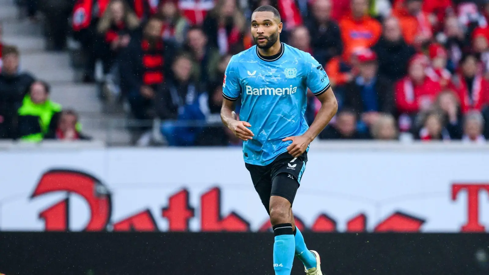 Jonathan Tah im Trikot von Bayer Leverkusen.  (Foto: Tom Weller/dpa)