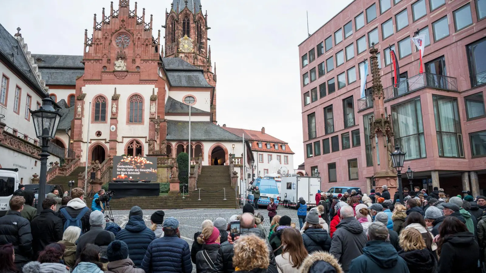 Gedenkgottesdienst für die Opfer der Messerattacke.  (Foto: Daniel Vogl/dpa)