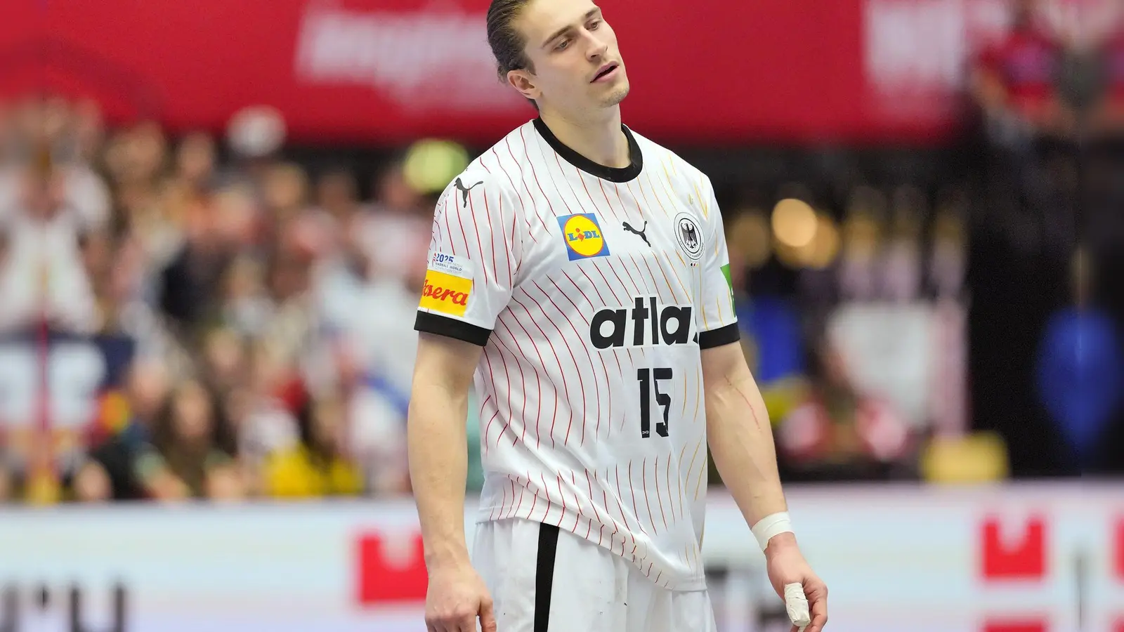 Juri Knorr fehlt den deutschen Handballern im WM-Spiel gegen Italien. (Foto: Soeren Stache/dpa)