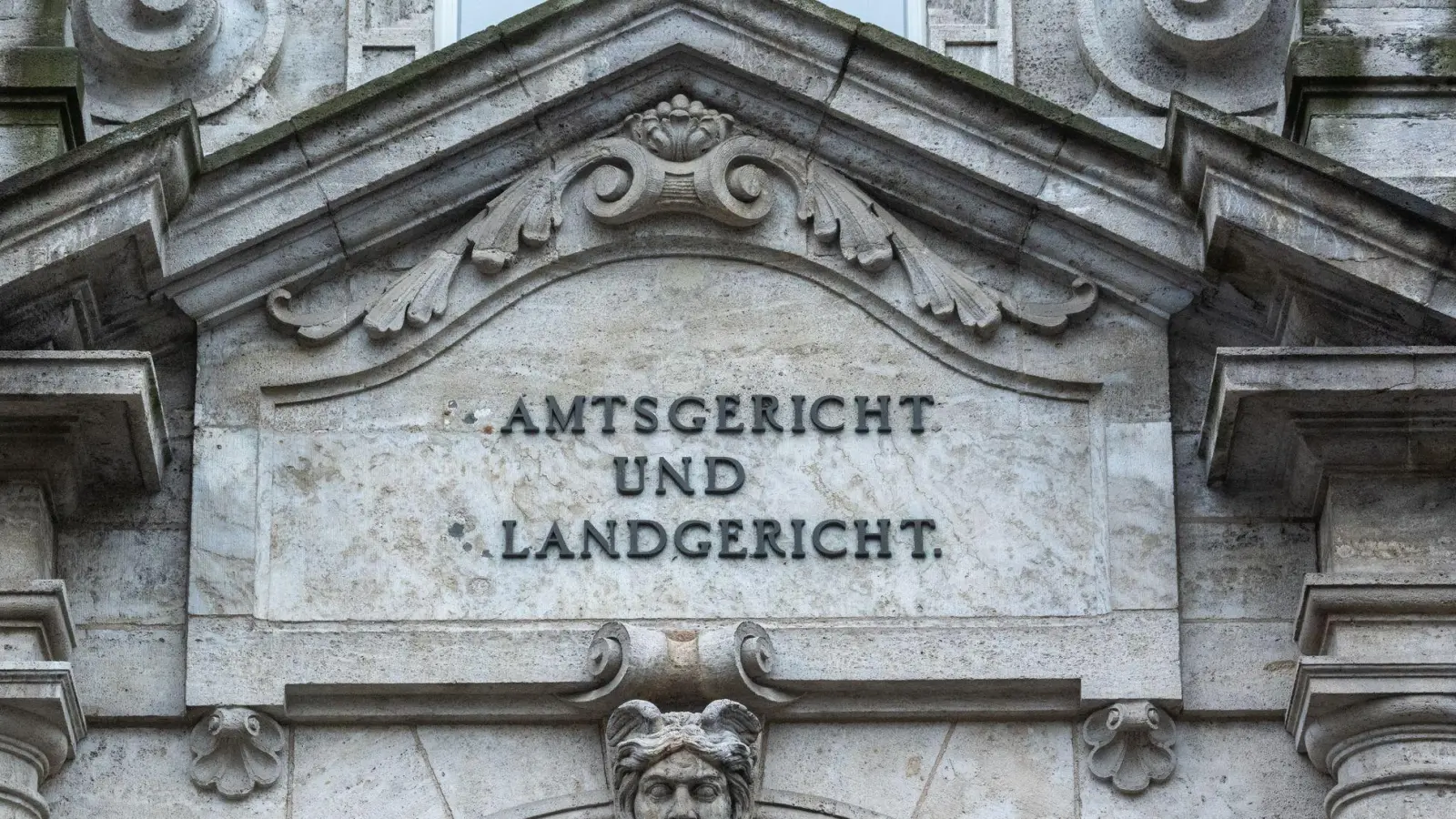 Am Amtsgericht Regensburg verhängte ein Richter Untersuchungshaft für den Tatverdächtigen. (Symbolbild) (Foto: Armin Weigel/dpa)