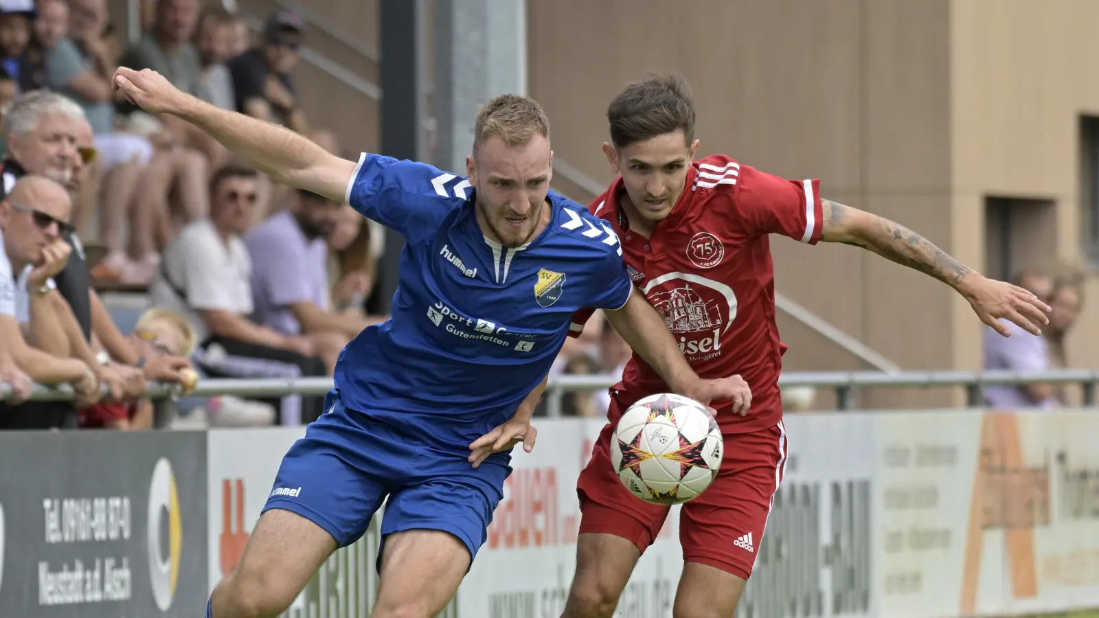 Niklas Rückel (links) zählte beim SVG Steinachgrund vergangene Saison (hier gegen den FC Kalchreuth) mit 18 Treffern zu den torgefährlichsten Spielern. (Foto: Martin Rügner)