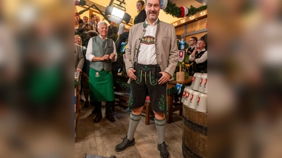 Ministerpräsident Markus Söder besucht erstmals in Lederhose die Wiesn. (Foto: Peter Kneffel/dpa)