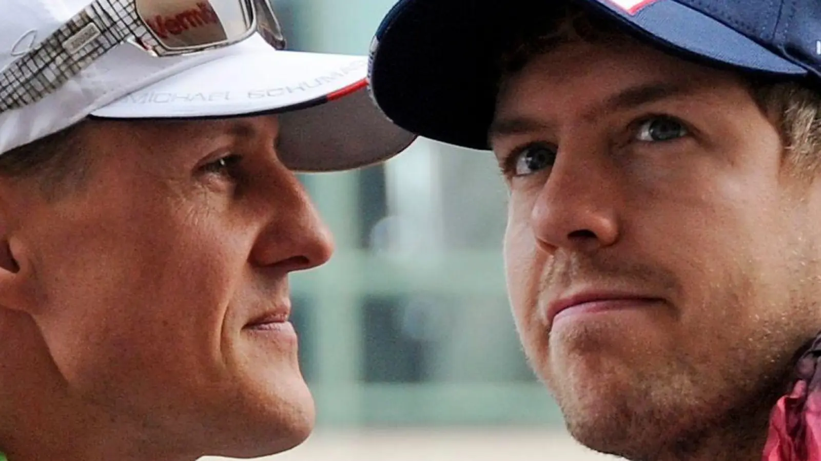 Deutsche Formel-1-Legenden: Sebastian Vettel (r) und Michael Schumacher. (Foto: Franck Robichon/dpa)