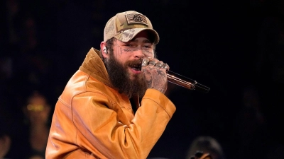 Post Malone versüßte einer Barkeeperin in Houston das Weihnachtsfest. (Archivbild) (Foto: George Walker IV/Invision/AP/dpa)