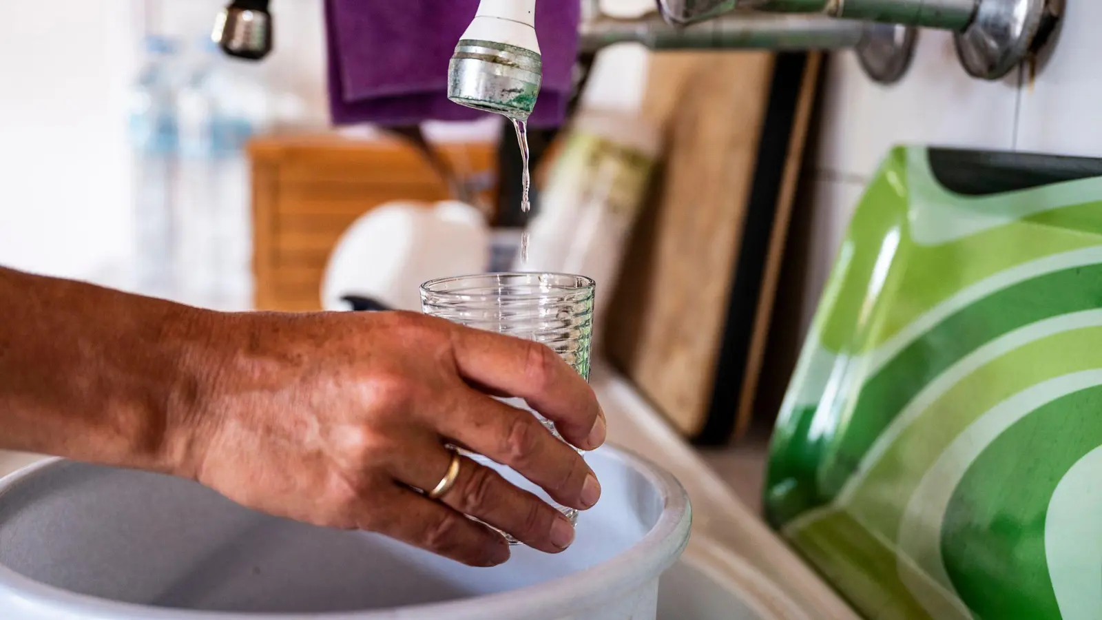 Sogenannter Wasserstress ist eine wachsende Sorge in Europa. (Foto: Giannis Papanikos/AP/dpa)