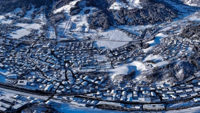 Blick über den Wintersportort Kitzbühel. (Foto: Expa/Johann Groder/APA/dpa)