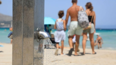 Die jüngste Hitzewelle brachte Einheimische und Touristen auf Mallorca ins Schwitzen. Archivbild (Foto: Clara Margais/dpa)