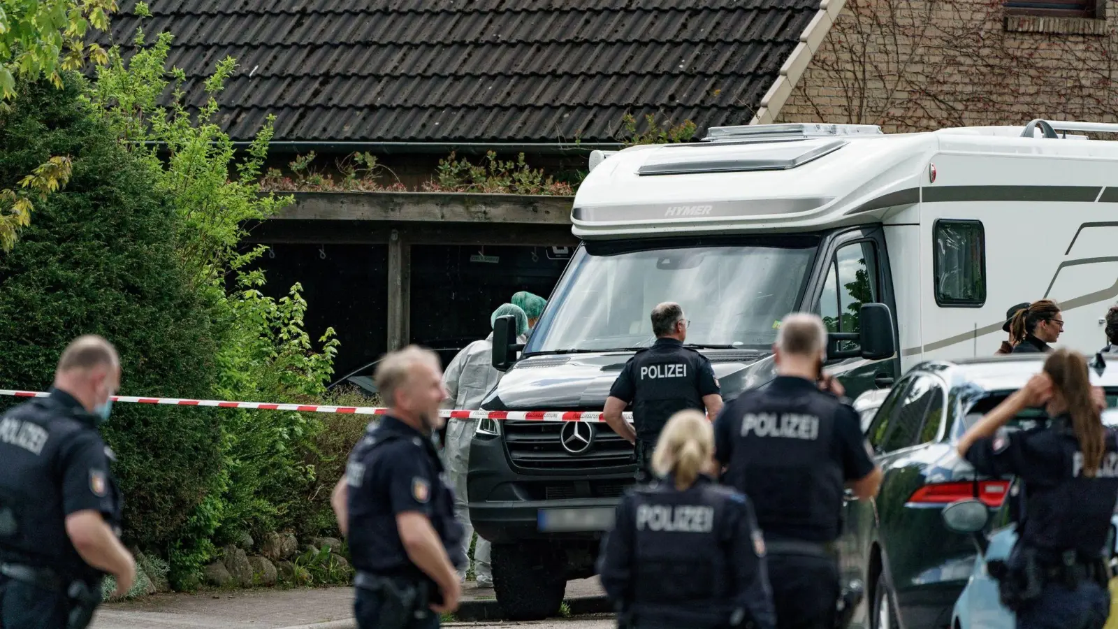 Dreifachmord-Prozess: In dem Haus in Dänischenhagen bei Kiel sind ingesamt zwei Tote gefunden worden. (Foto: Axel Heimken/dpa)