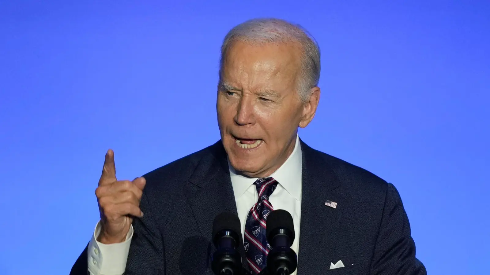 Gewalt dürfe kein Sauerstoff gegeben werden, sagt US-Präsident Joe Biden nach dem Vorfall auf Trumps Golfplatz. (Foto: Matt Rourke/AP/dpa)