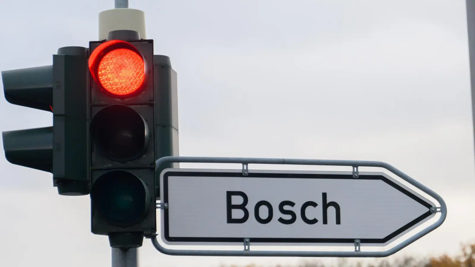 Der Autozulieferer Bosch streicht Tausende Stellen. (Foto: Alicia Windzio/dpa)