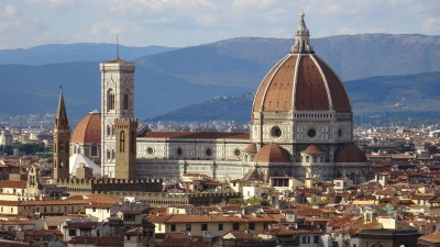 Stadtbummel in Florenz? Dann schaut man besser genau hin, ob man selbst auch wirklich auf diesem Parkplatz stehen darf. (Foto: Andrea Warnecke/dpa-tmn)