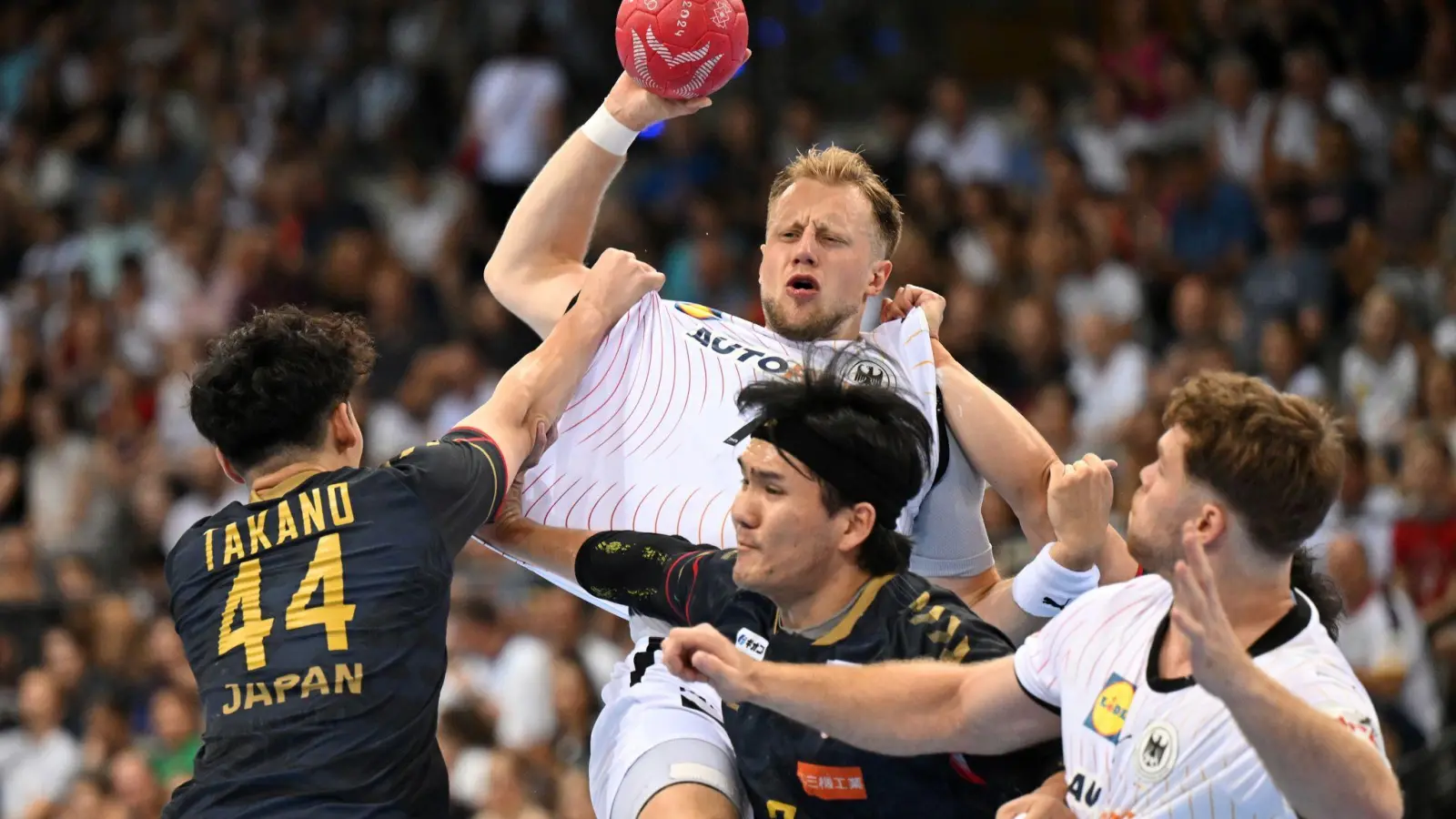 Deutschlands Handballer sind in Olympia-Form. (Foto: Marijan Murat/dpa)