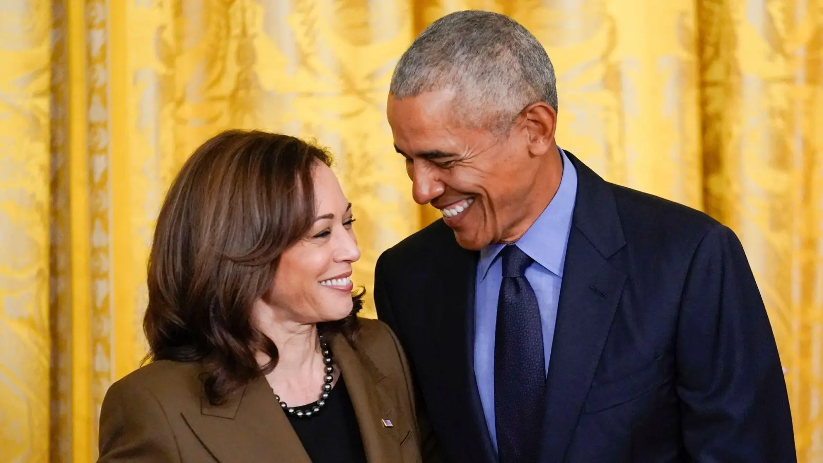 Barack Obama hat sich ein paar Tage Zeit gelassen, bis er sich nun öffentlich hinter die Kandidatur von Kamala Harris stellte. (Archivbild) (Foto: Carolyn Kaster/AP/dpa)