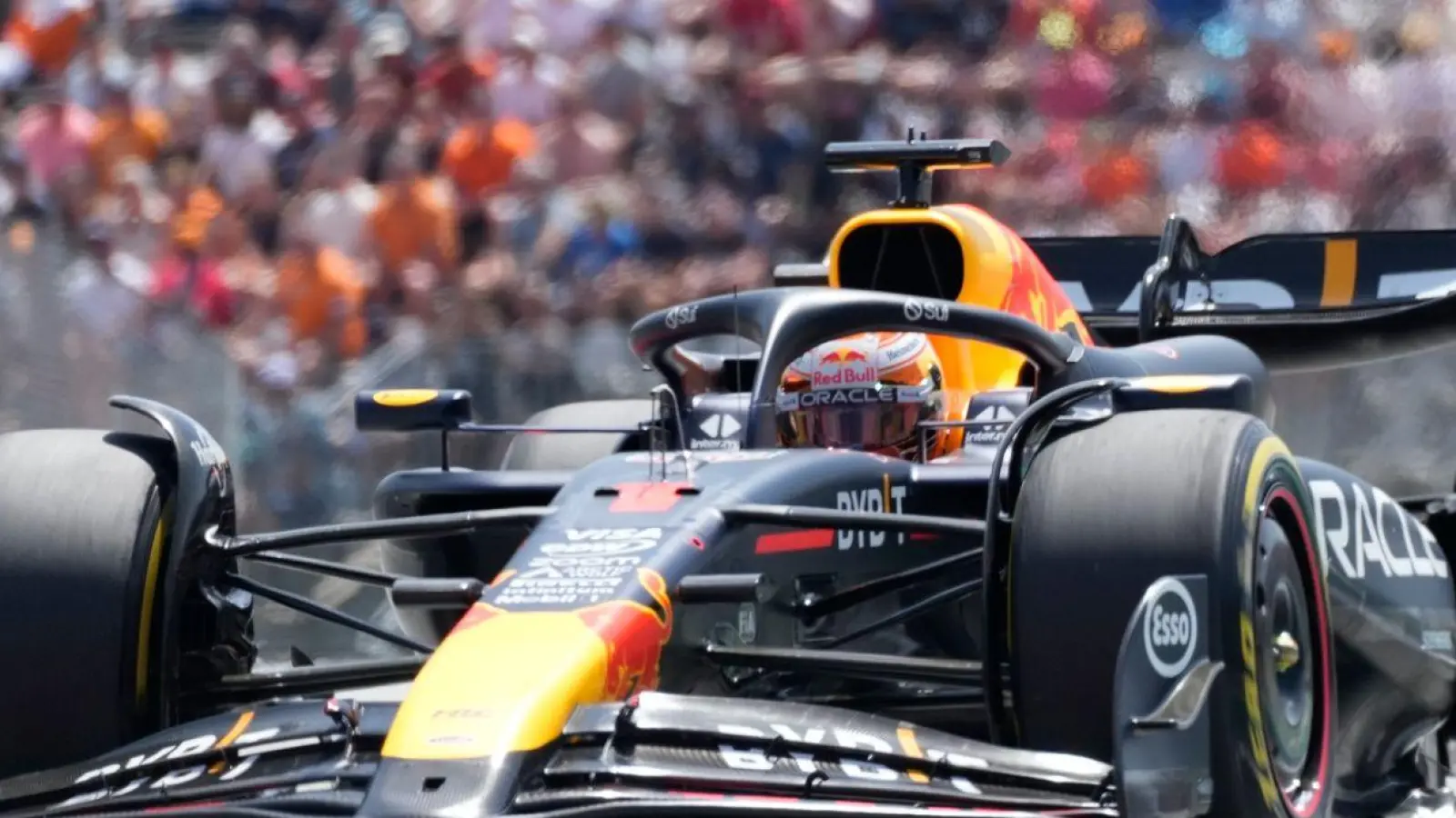 Weltmeister Max Verstappen holte in Spielberg die Pole Position. (Foto: Darko Bandic/AP/dpa)