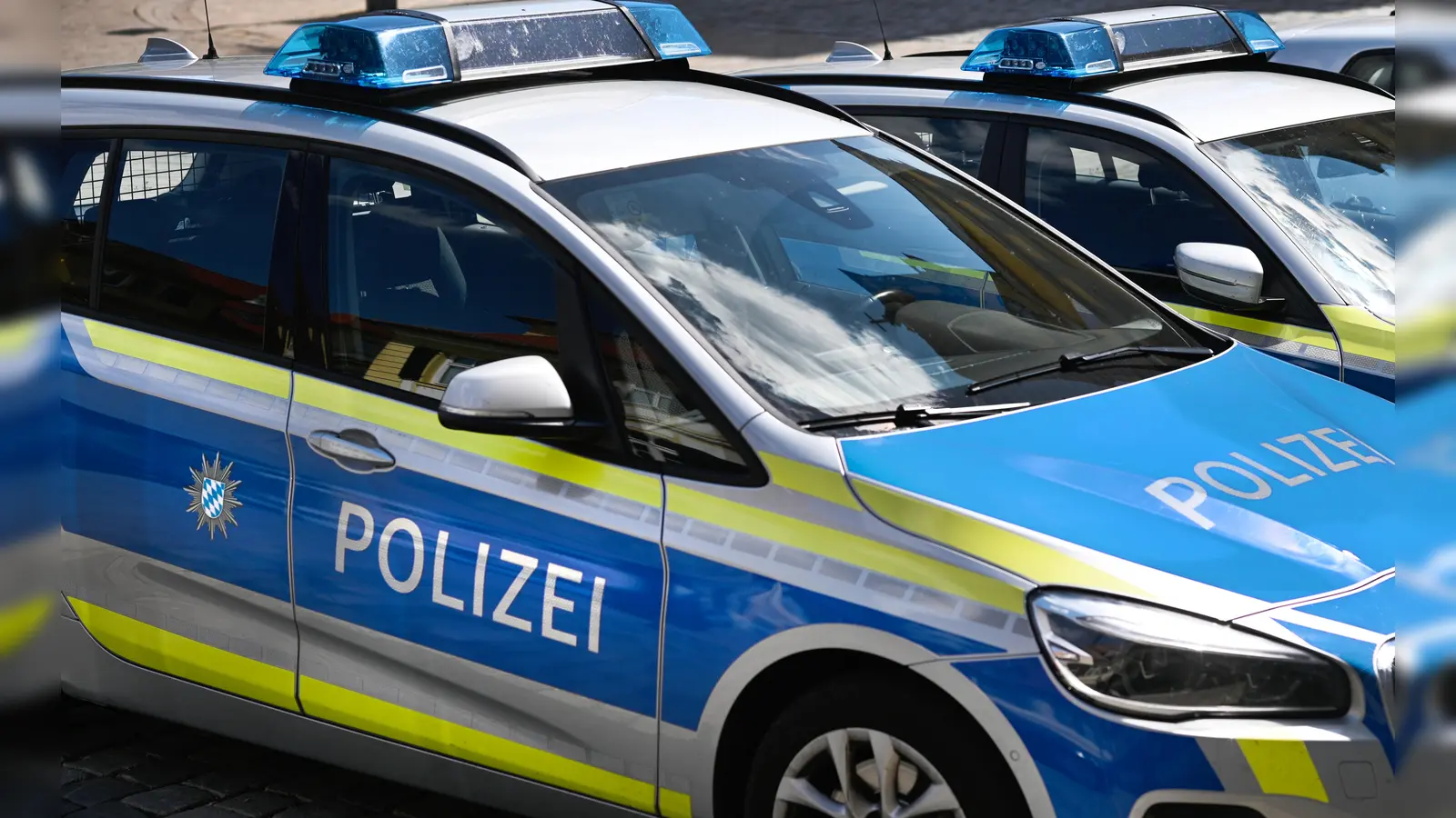 Die Polizei sucht den Fahrer eines Motorrades, das zwischen Winn und Thann verunfallte. (Foto: Carsten Rehder/dpa/Symbolbild)