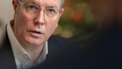 Der rheinland-pfälzische Ministerpräsident Alexander Schweitzer (SPD) hat davor gewarnt, aus der Bluttat von Aschaffenburg politisches Kapital zu schlagen. (Archivbild) (Foto: Boris Roessler/dpa)