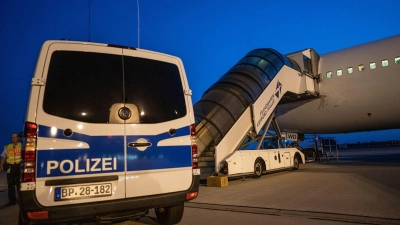 Am Dienstag wollen die Spitzen von CDU und CSU das gemeinsame Programm für die Bundestagswahl verabschieden. Im Entwurf wird deutlich, dass die Migrationspolitik eine wichtige Rolle spielen soll. (Archivbild) (Foto: Michael Kappeler/dpa)