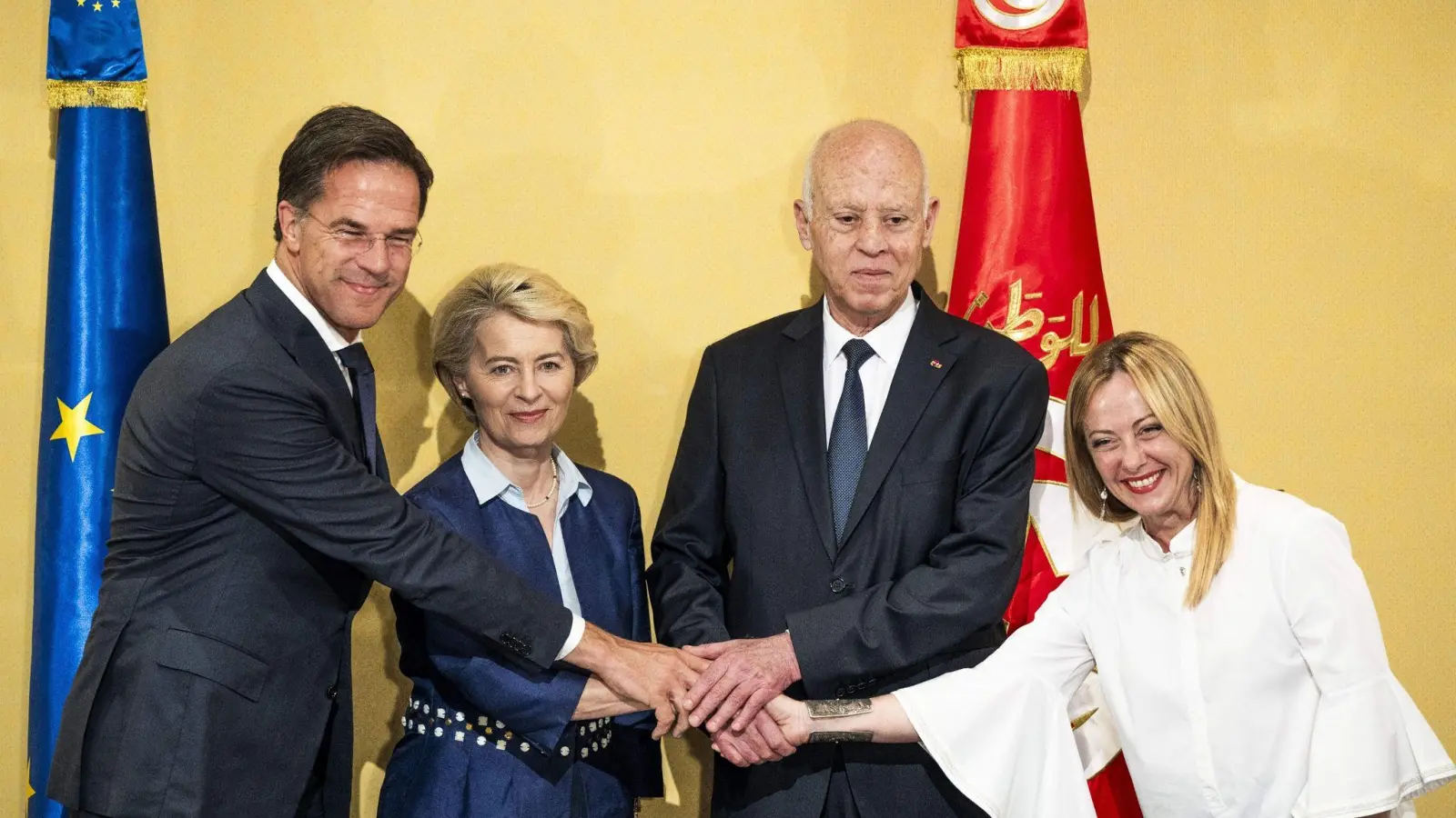 Mark Rutte (v.l.), Ursula von der Leyen, Kais Saied und Giorgia Meloni haben eine engere Zusammenarbeit beim Thema Migration ausgelotet. (Foto: Freek Van Den Bergh/ANP/dpa)