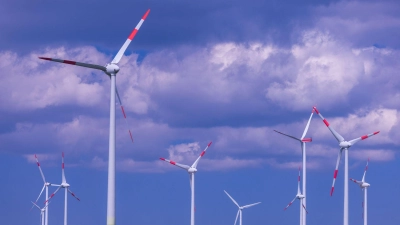 In den ersten neun Monaten wurden 19,6 Terawattstunden Strom mehr aus dem Ausland bezogen als umgekehrt aus Deutschland ins Ausland flossen. (Foto: Jens Büttner/dpa)