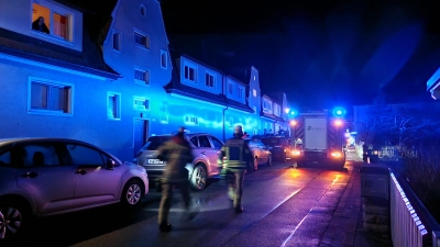 Rauchentwicklung führte in der Gneisenaustraße zu einer Brandalarmierung. Für die Feuerwehr gab es aber nicht viel zu tun. (Foto: Andrea Walke)