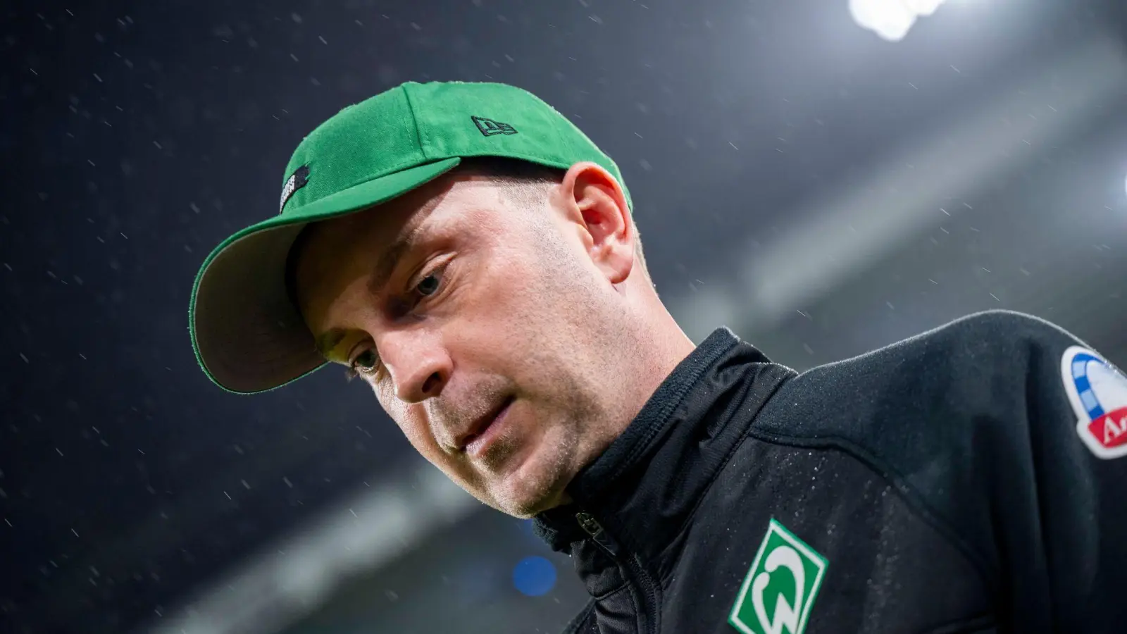 Seit 100 Spielen Werder-Trainer: Ole Werner. (Foto: David Inderlied/dpa)