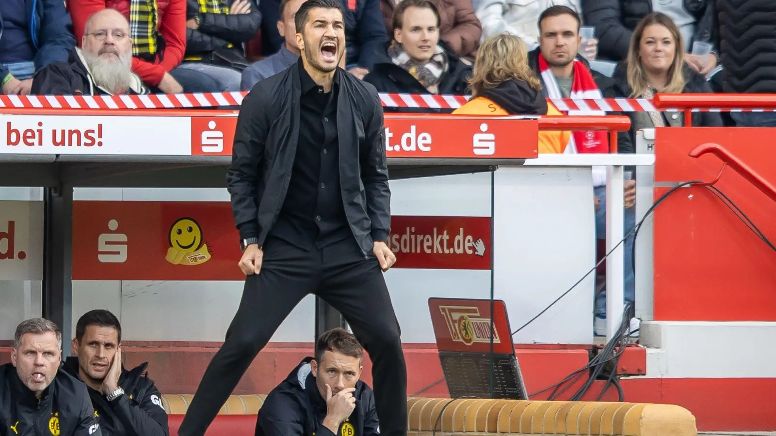 Hofft auf eine Trotzreaktion seiner Mannschaft: BVB-Trainer Nuri Sahin. (Foto: Andreas Gora/dpa)