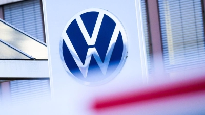 Die IG Metall hatte ursprünglich eine Beschäftigungsgarantie für die rund 130.000 VW-Mitarbeiter gefordert. (Foto: Julian Stratenschulte/dpa)