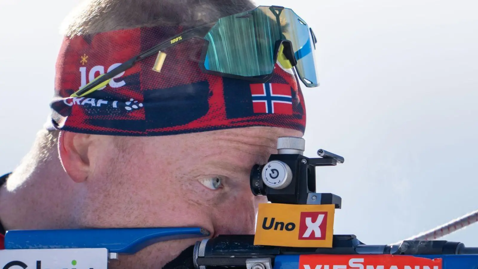 Norwegens Biathlon-Star Johannes Thingnes Bö siegte auch im Massenstart. (Foto: Georg Hochmuth/APA/dpa)