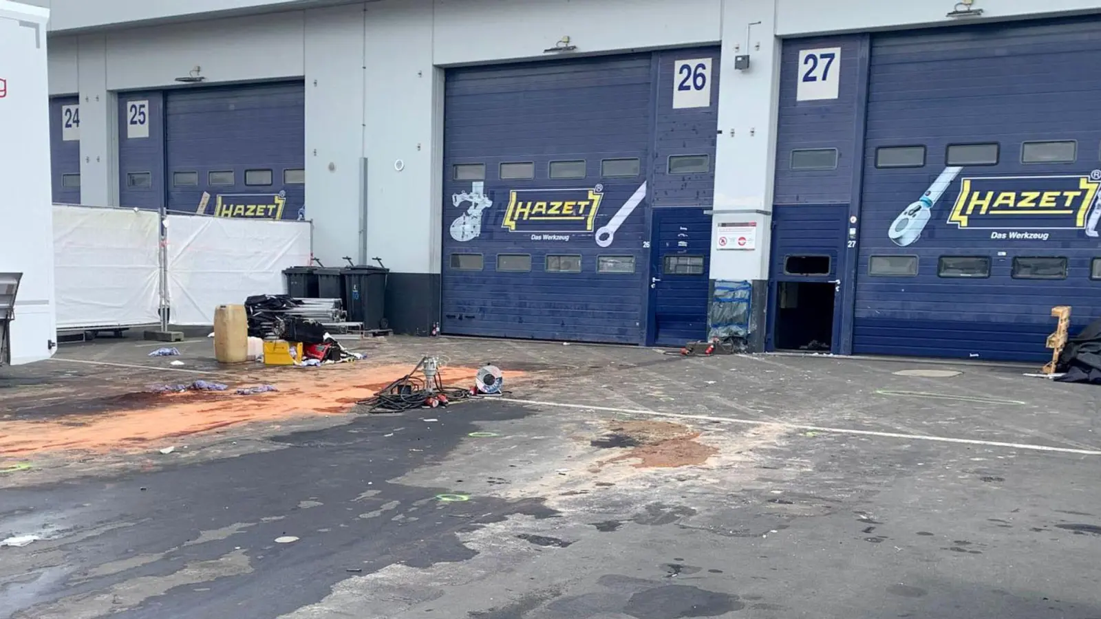 Die Explosion auf dem Nürburgring ereignete sich im Fahrerlager.  (Foto: Arno Wester/dpa)