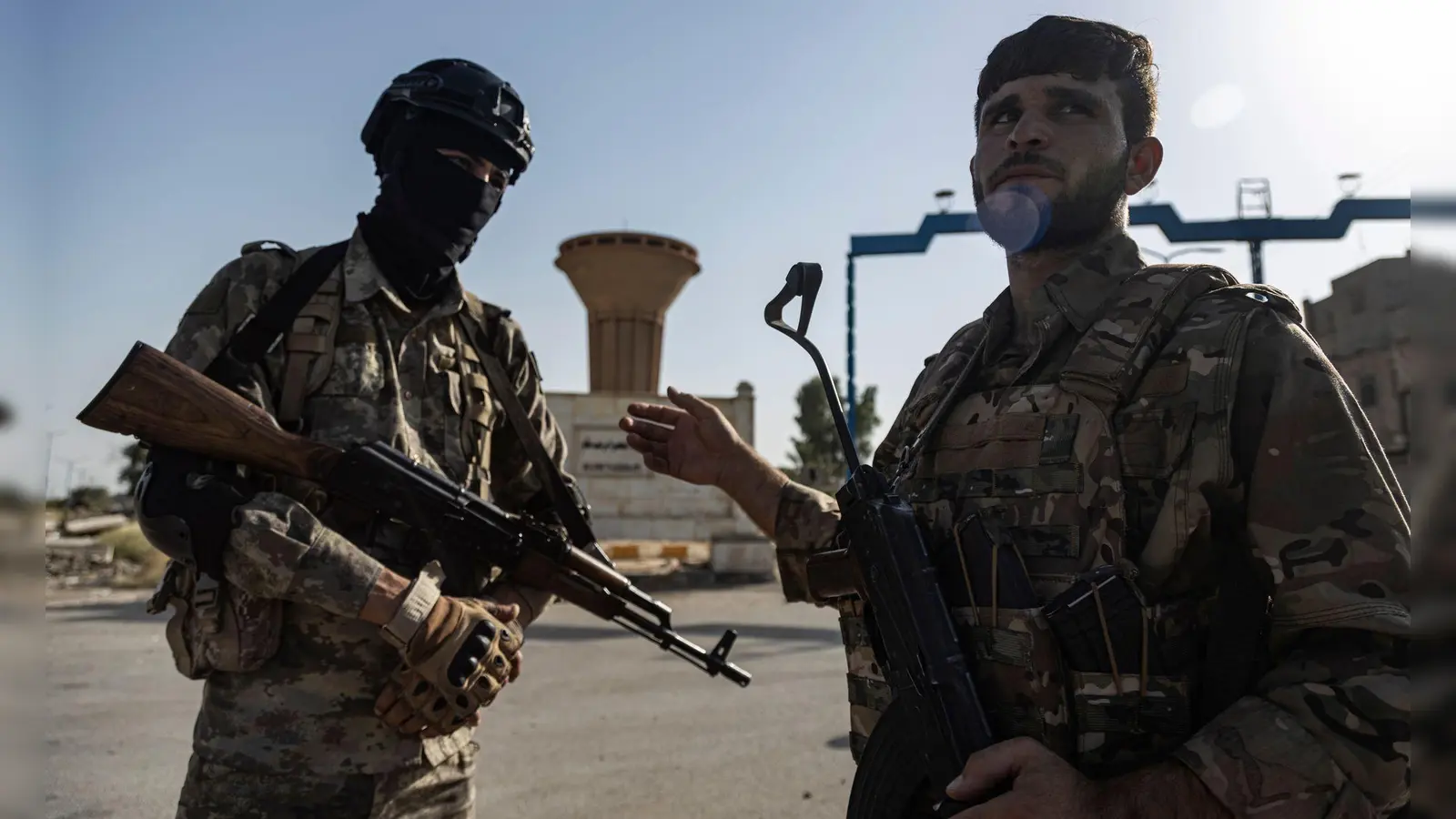 Die Kurden rechnen mit einem Angriff der türkischen Armee und ihrer syrischen Verbündeten auf die Grenzstadt Kobane. (Foto: Baderkhan Ahmad/AP/dpa)