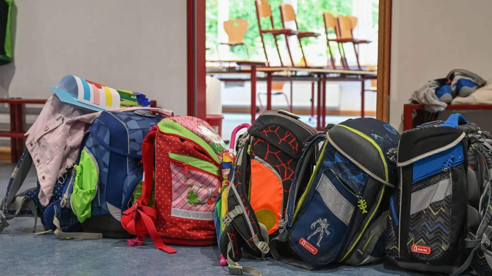 Für wenige Tage sind ab Freitagmittag alle Schülerinnen und Schüler in Deutschland in den großen Ferien. (Archivbild) (Foto: Arne Dedert/dpa)