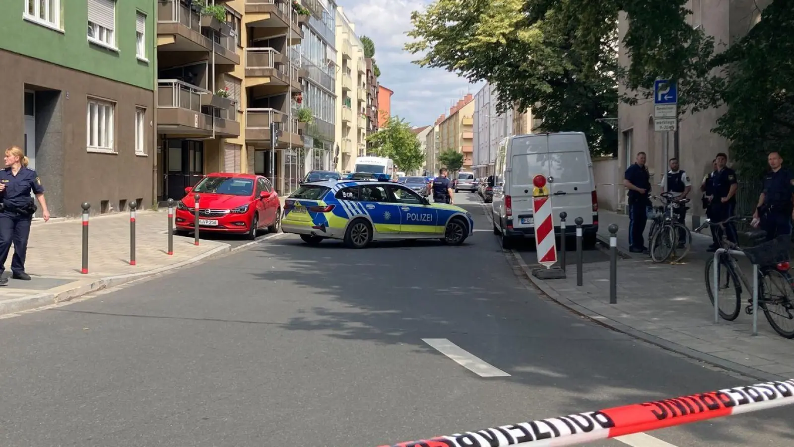 Mehrere Häuser sind evakuiert worden. (Foto: Irena Güttel/dpa)