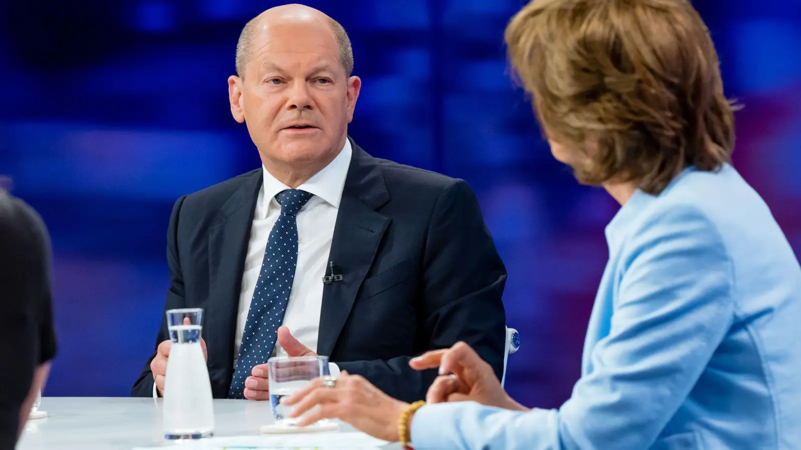 Bundeskanzler Olaf Scholz (SPD) wird Gast in der 1000. Ausgabe der ZDF-Sendung „maybrit illner” sein. (Foto: Svea Pietschmann/ZDF/dpa)