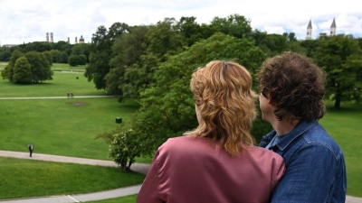 Dem Kurfürsten Karl Theodor haben die Münchner den berühmten Englischen Garten zu verdanken. Eine Ausstellung zeigt nun, warum der Herrscher dennoch unbeliebt war in Bayern.  (Foto: Felix Hörhager/dpa)