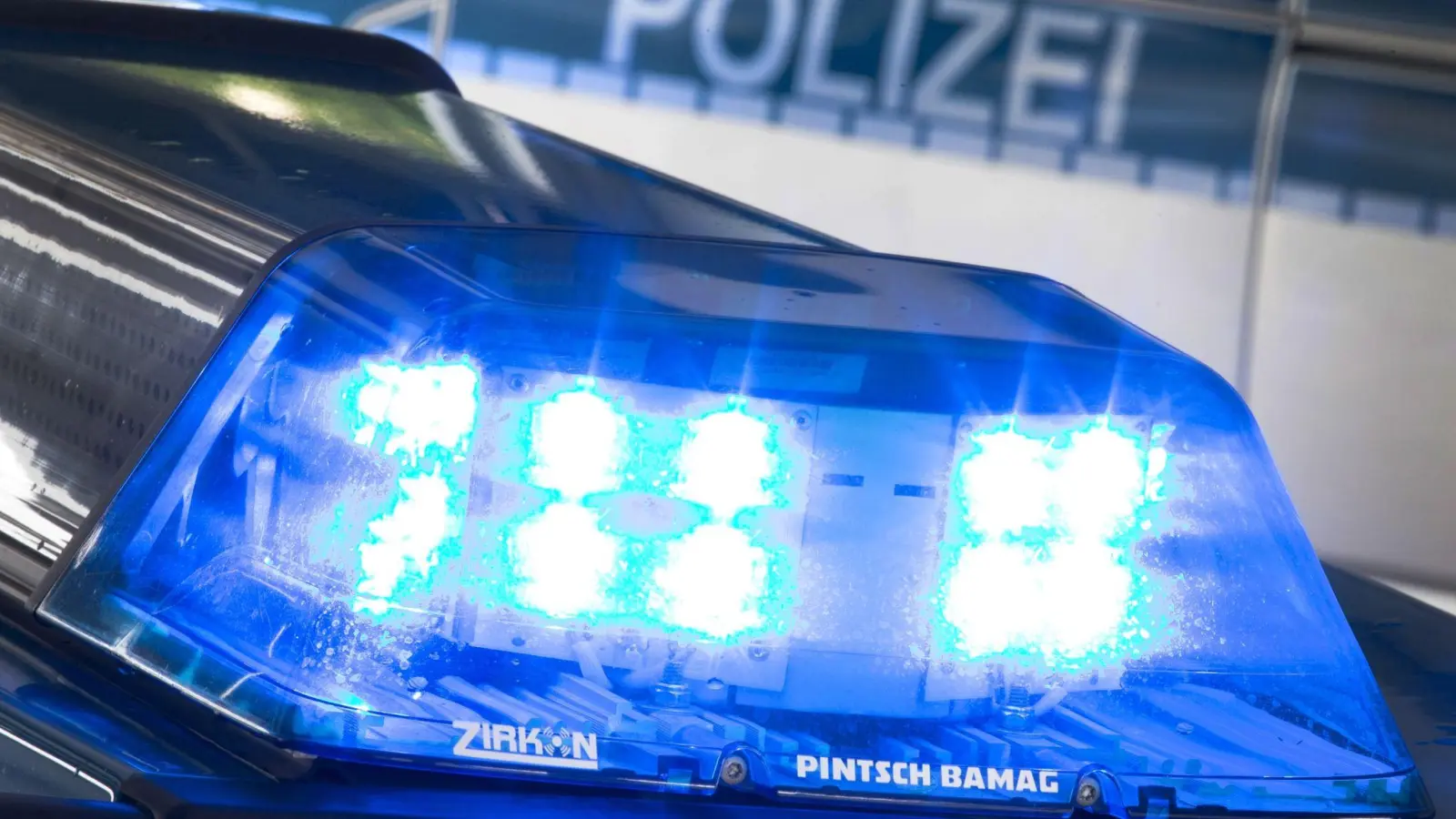 Die Polizei in Hagen verhaftet einen Mann. Kurze Zeit später liegt dieser tot in seiner Zelle. (Symbolbild) (Foto: Friso Gentsch/dpa)