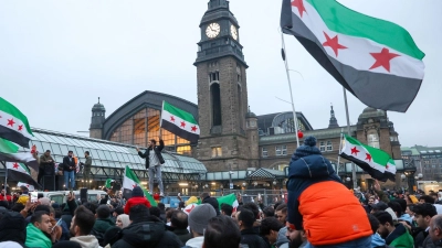 Im Dezember feierten syrische Flüchtlinge in mehreren deutschen Städten den Sturz von Syriens Langzeitmachthaber, Baschar al-Assad. (Archivbild) (Foto: Bodo Marks/dpa)