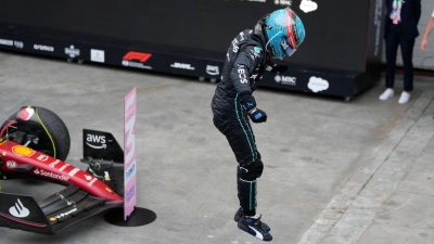 George Russell feierte in São Paulo seinen Premierensieg in der Formel 1. (Foto: Andre Penner/AP/dpa)