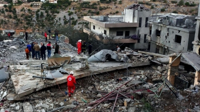 Mehr als 30.000 Menschen sind nach UN-Angaben seit Beginn der schweren israelischen Angriffe aus dem Libanon nach Syrien geflohen. (Foto: Stringer/dpa)