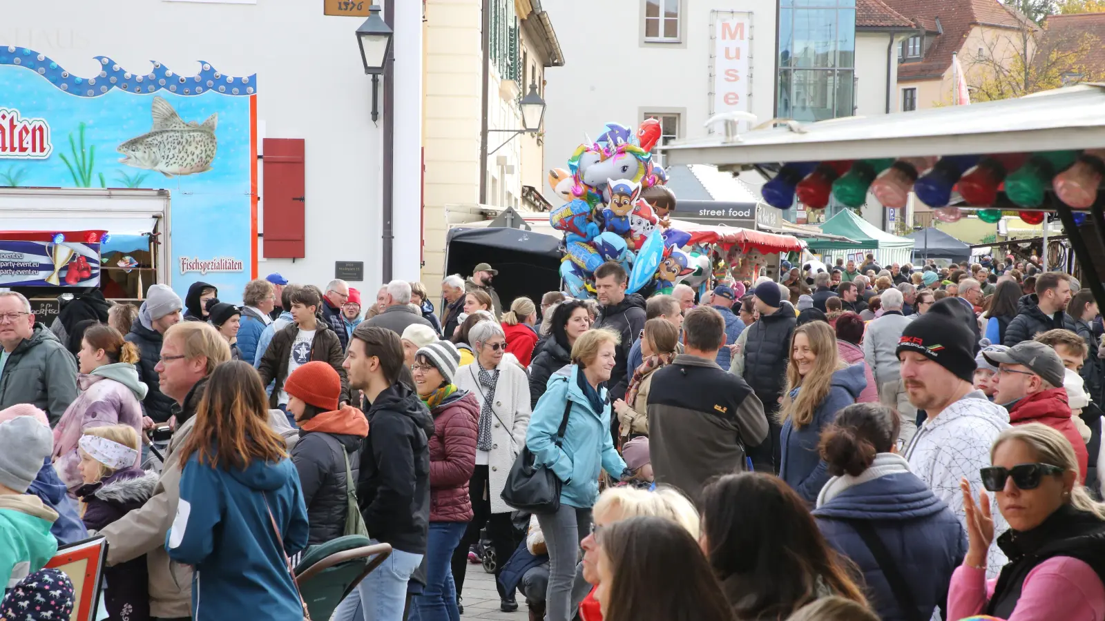 Sehr gut besucht war die Heilsbronner Kirchweih am Wochenende. (Foto: Alexander Biernoth)