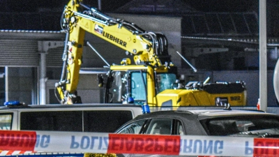 Der Bagger hat eine Schneise der Verwüstung hinterlassen. (Foto: Fabian Koss/onw-images/dpa)