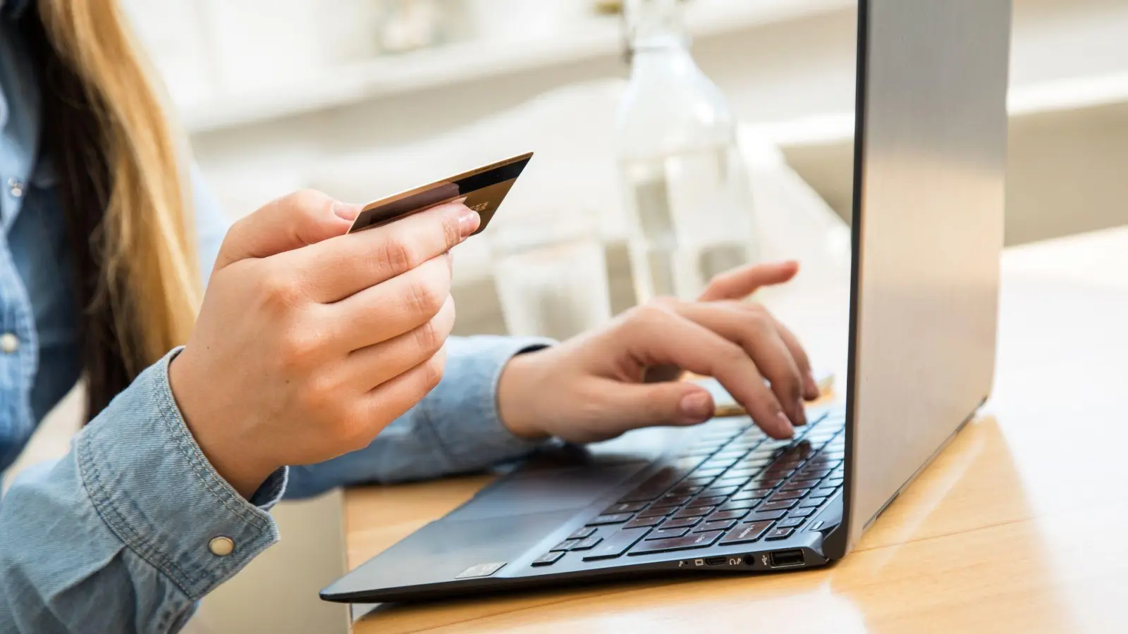 Online-Shopping immer beliebter (Symbolbild) (Foto: Christin Klose/dpa-tmn/dpa)