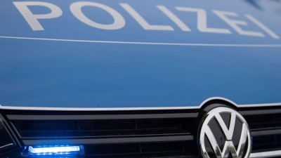  In Regensburg war die Polizei wegen eines Schiffsunfalls im Einsatz (Foto: Lino Mirgeler/dpa)