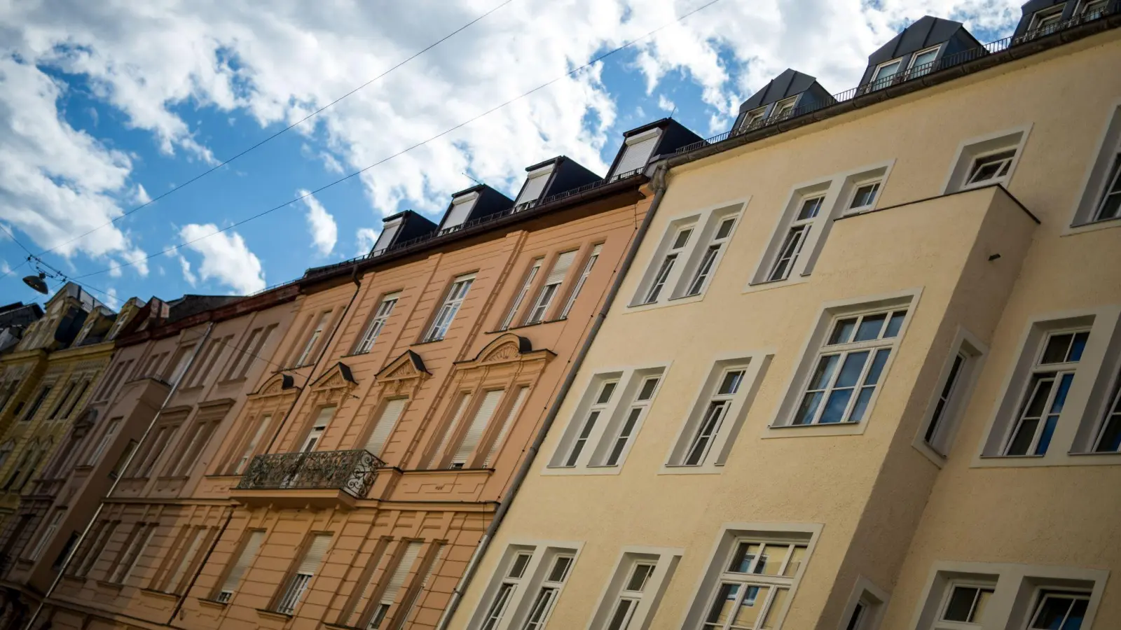 Der Immobilienmarkt belebt sich, die Bautätigkeit nicht. (Archivbild) (Foto: Matthias Balk/dpa)