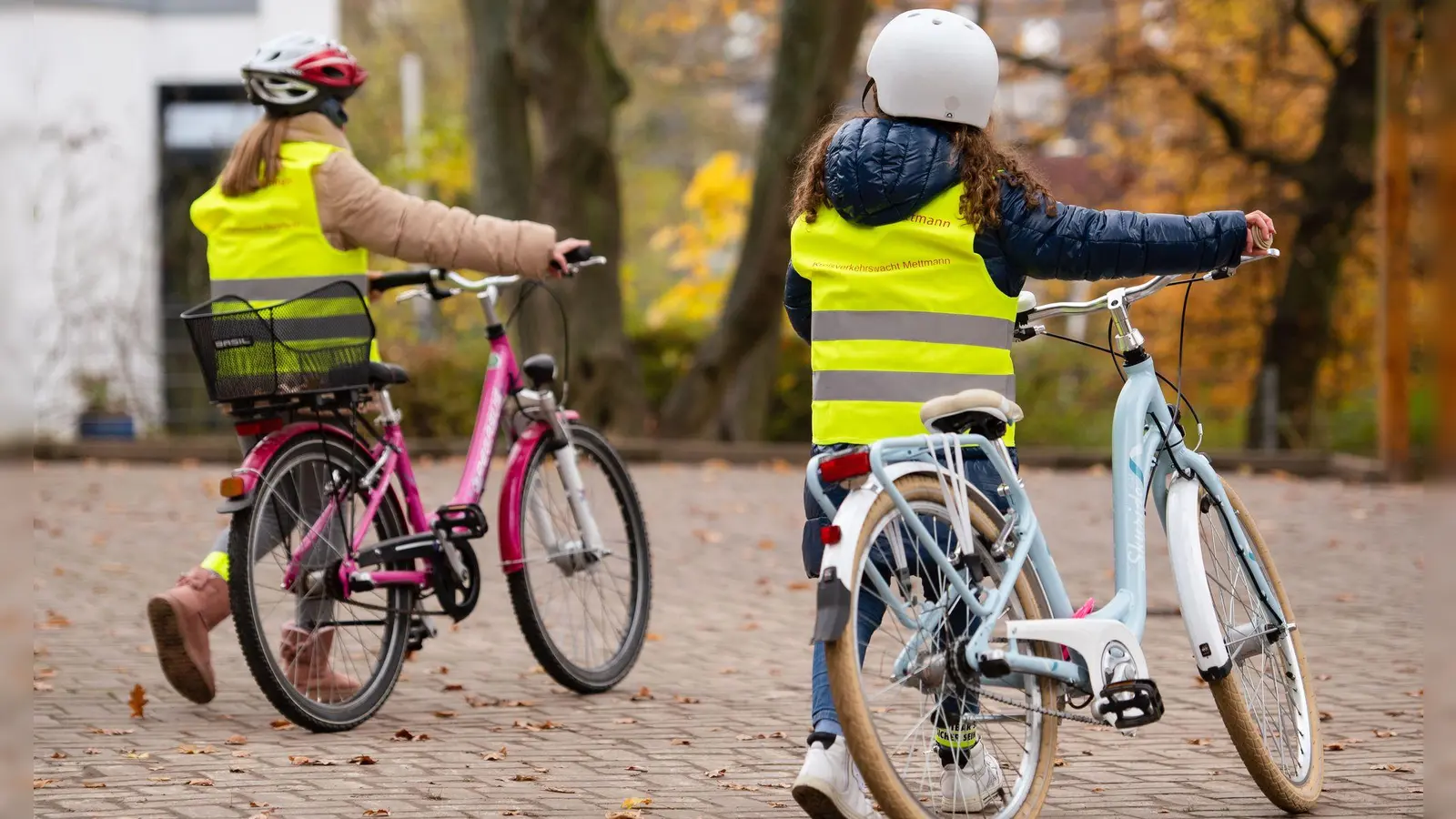 Dass Kinder in der Grundschule sicher auf dem Rad unterwegs sind, ist längst nicht mehr selbstverständlich. (Archivbild) (Foto: Marius Becker/dpa)