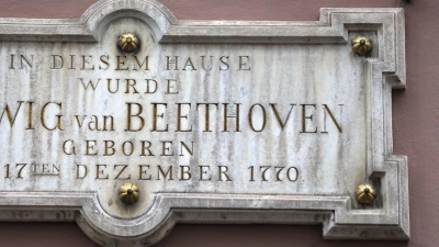 Das Beethoven-Haus in Bonn hat ein bedeutendes Original-Manuskript des Komponisten Ludwig van Beethoven (1770 - 1827) mit Hilfe mehrerer Geldgeber gekauft.  (Foto: Oliver Berg/dpa)