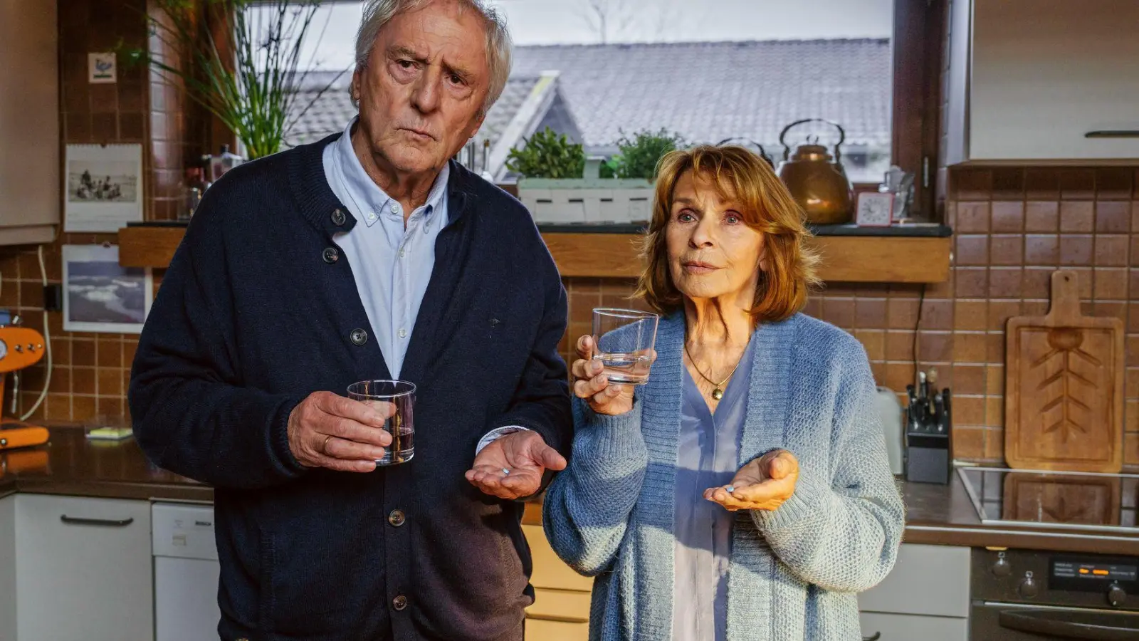 Günther und Marianne wollen raus aus der trostlosen Routine. (Foto: Jürgen Olczyk/ARD Degeto Film/Relevant Filmproduktion/dpa)