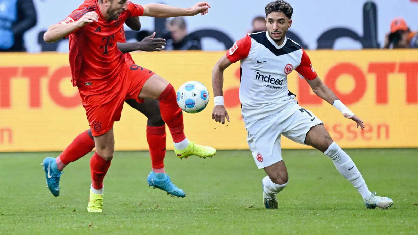 Bayern-Stürmer Kane musste beim 3:3 in Frankfurt angeschlagen ausgewechselt werden. (Foto: Uwe Anspach/dpa)