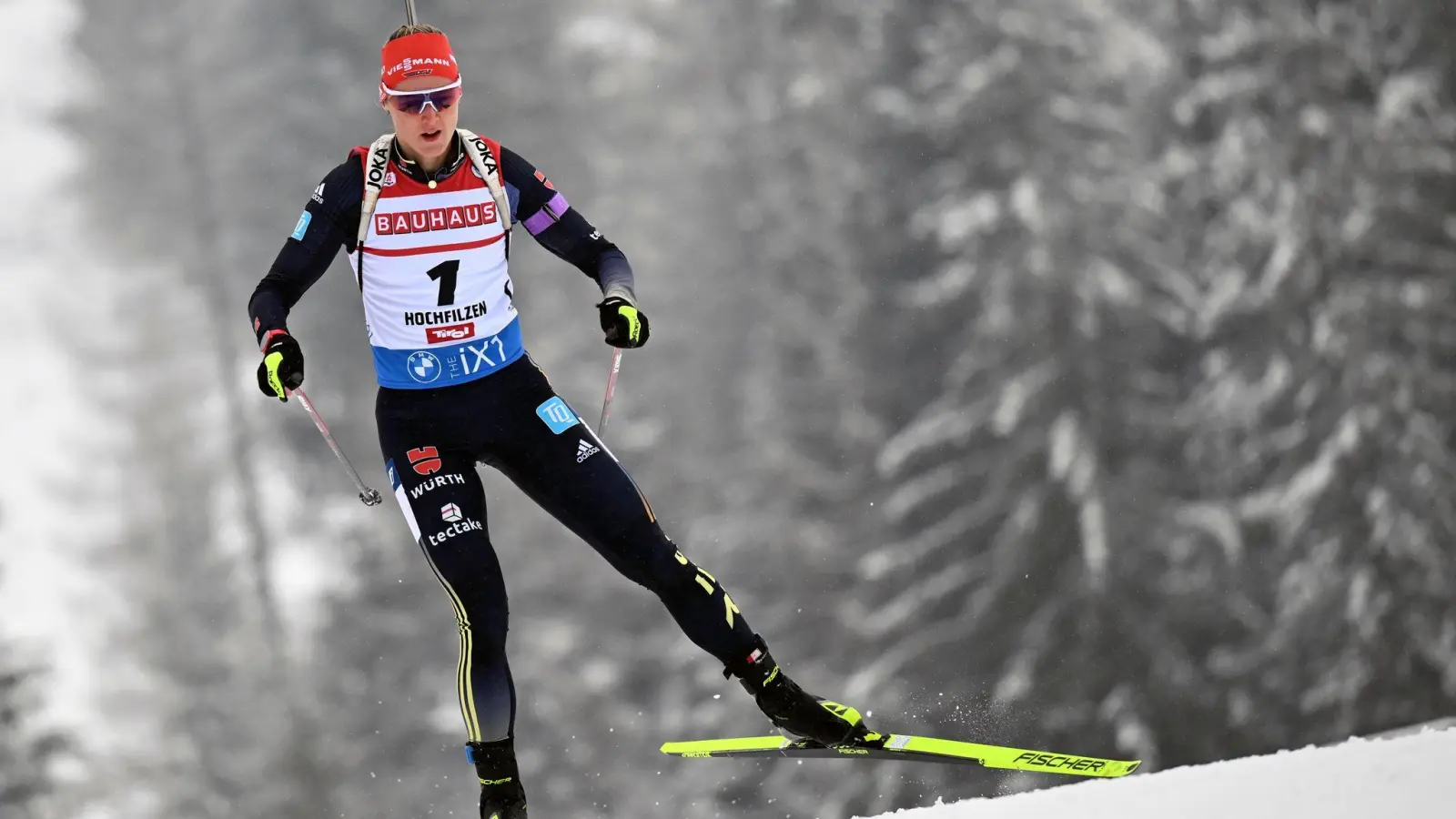 Biathletin Denise Herrmann-Wick kam beim Weltcup in Hochfilzen in der Verfolgung auf den fünften Rang. (Foto: Andreas Schaad/AP/dpa)