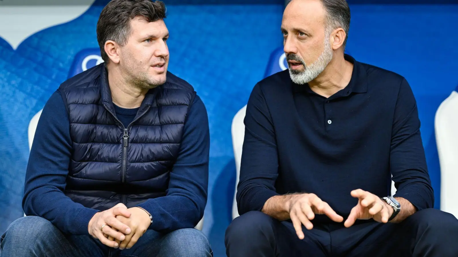 Sportchef Andreas Schicker (l): Für ihn geht es bei der TSG ohne Pellegrino Matarazzo weiter.  (Foto: Uwe Anspach/dpa)